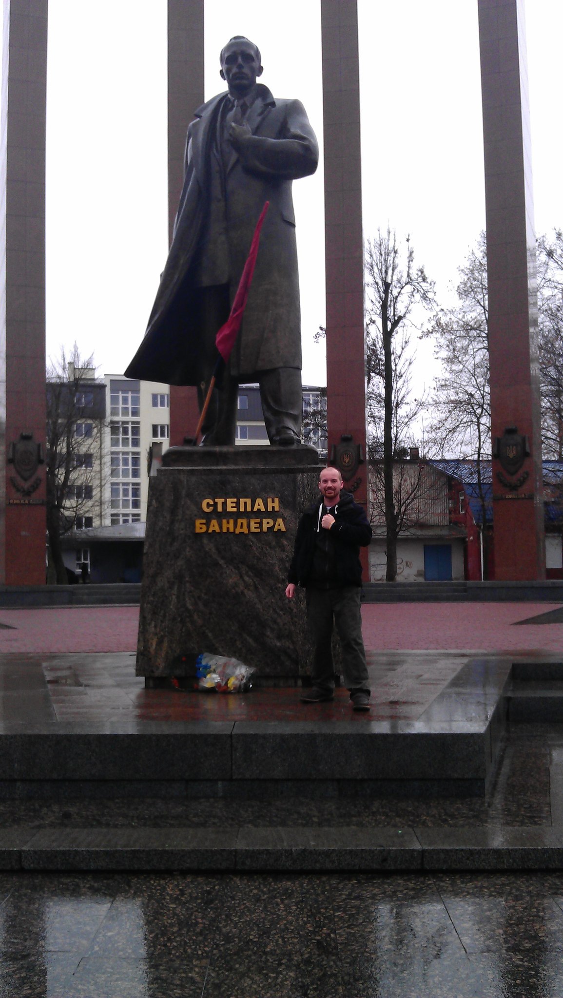 Frank Bagley under a Stepan Bandera statue. Bandera was an antisemite, fascist, and war criminal who collaborated with Nazi Germany and made possible the Holocaust in Ukraine.